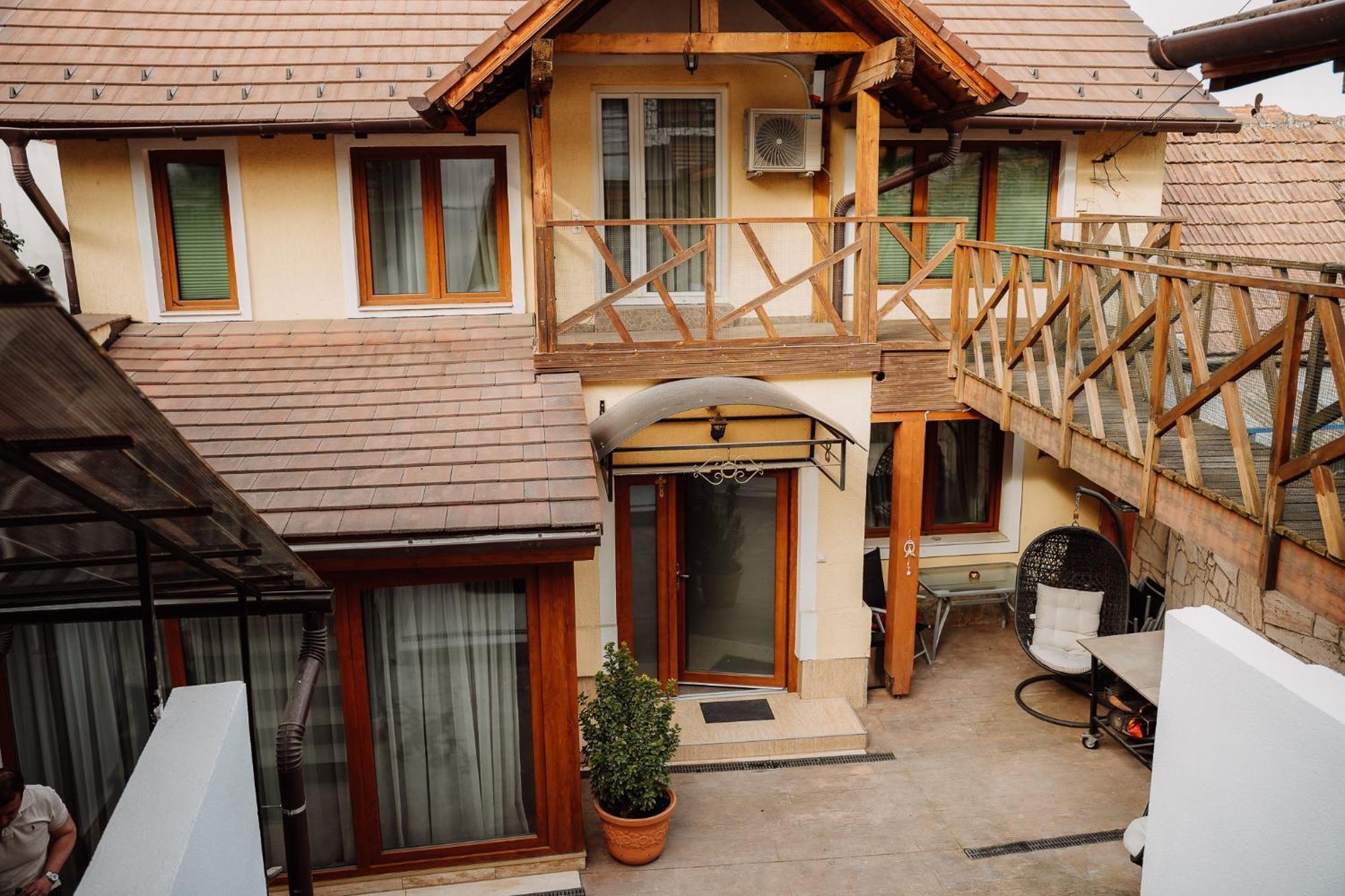 Real Home 1 Sibiu Exterior photo